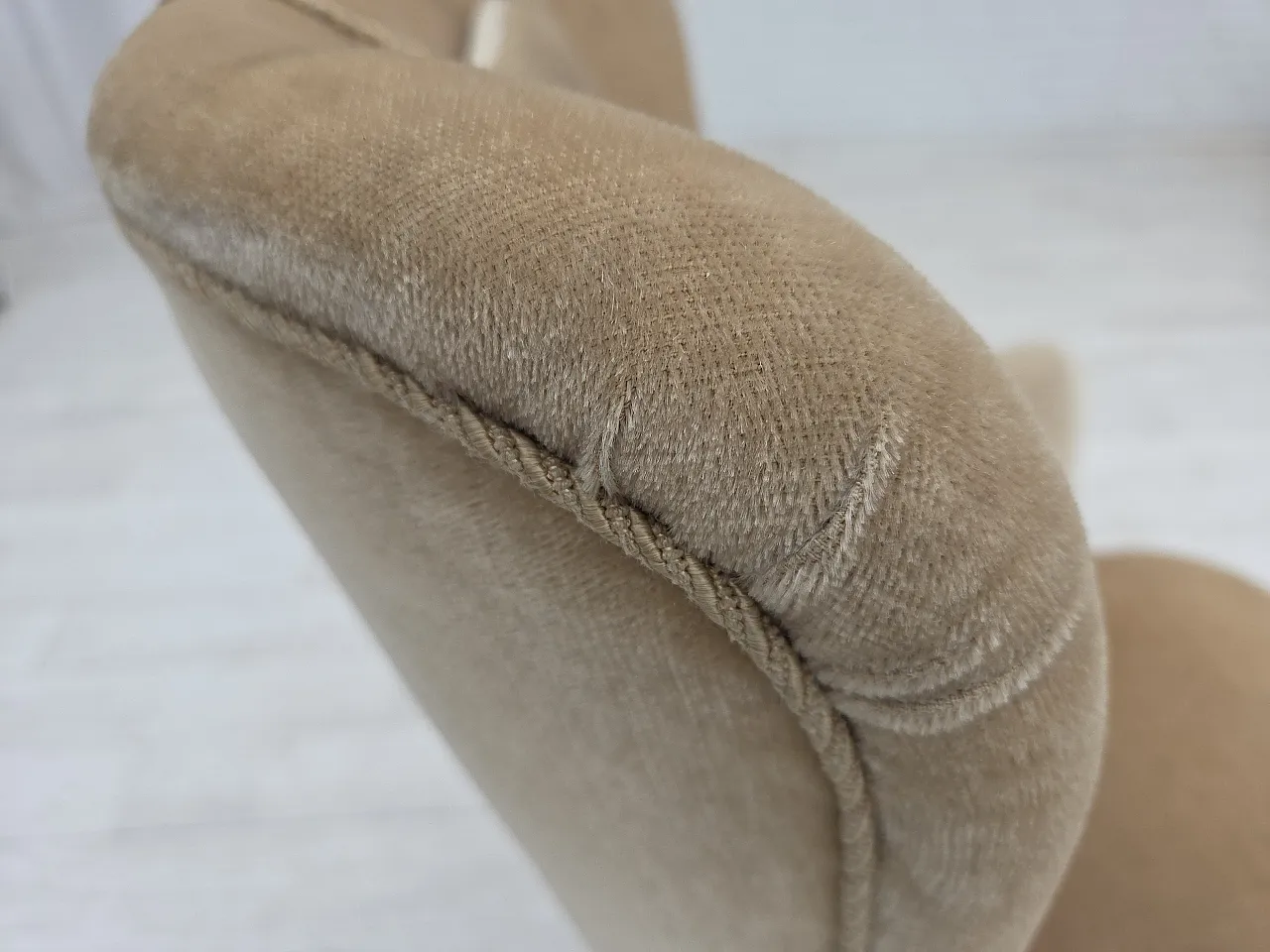 Poltrona danese in velluto verde/marrone, anni '60 10