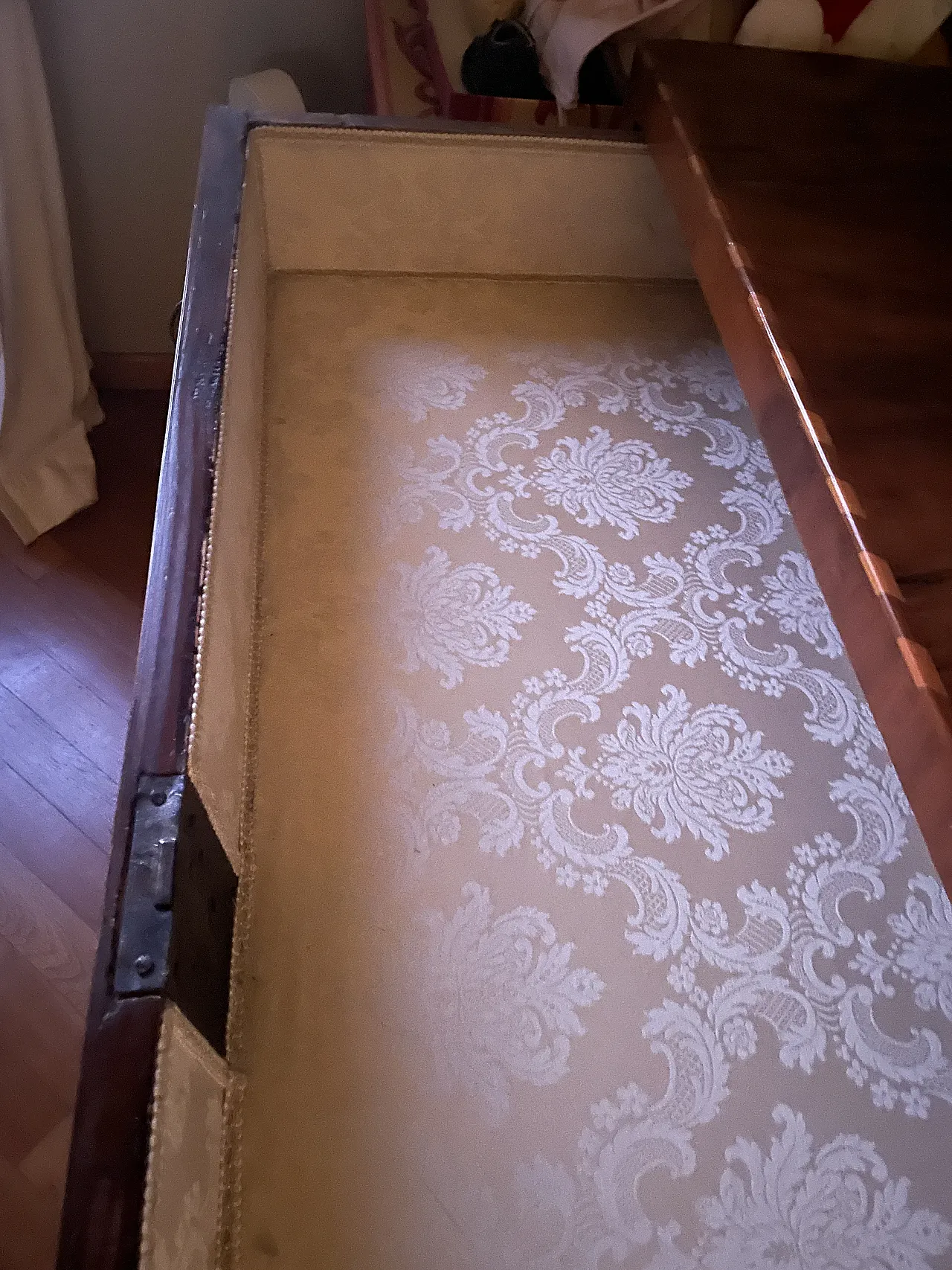 Louis  XVI inlayed wooden dresser, late 18th century 11