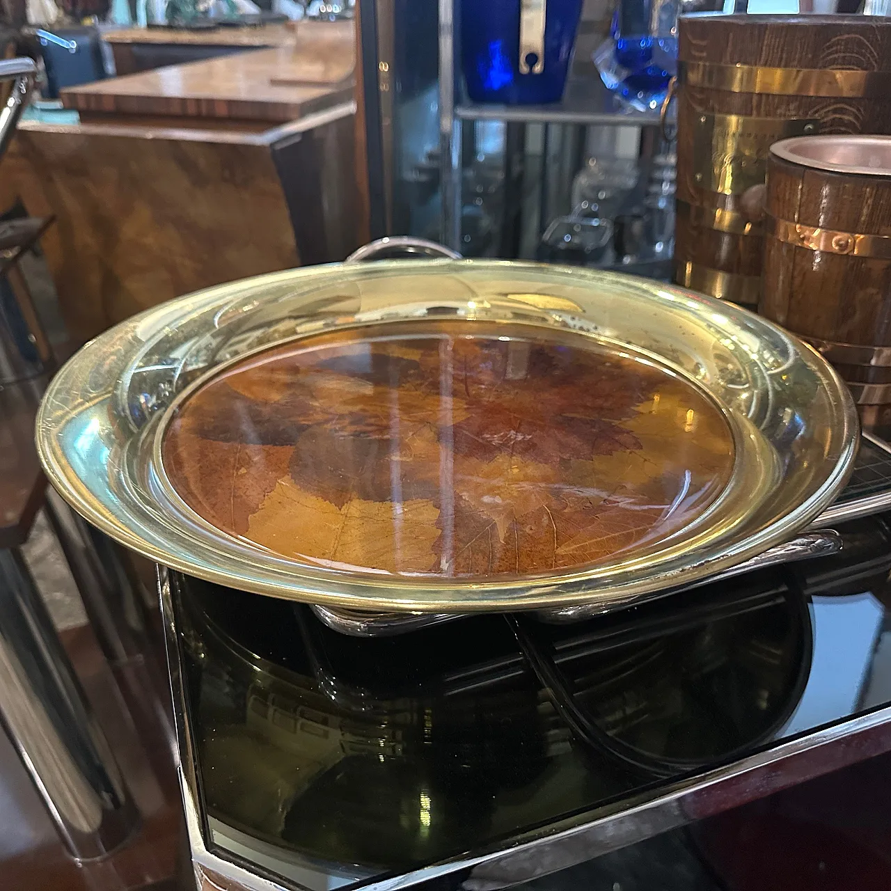 Vassoio rotondo in lucite e ottone, anni '70 6