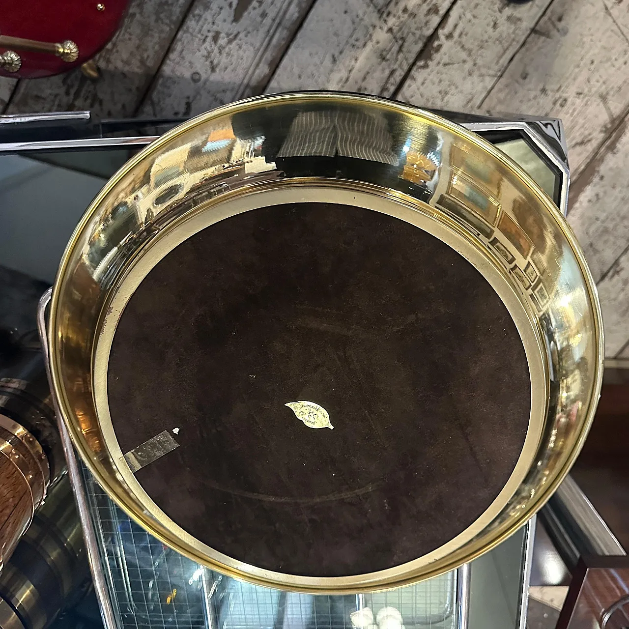 Vassoio rotondo in lucite e ottone, anni '70 8