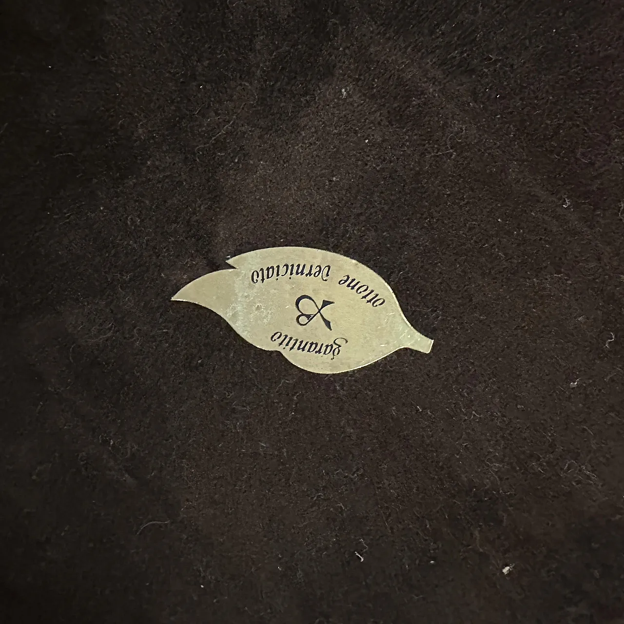 Vassoio rotondo in lucite e ottone, anni '70 9