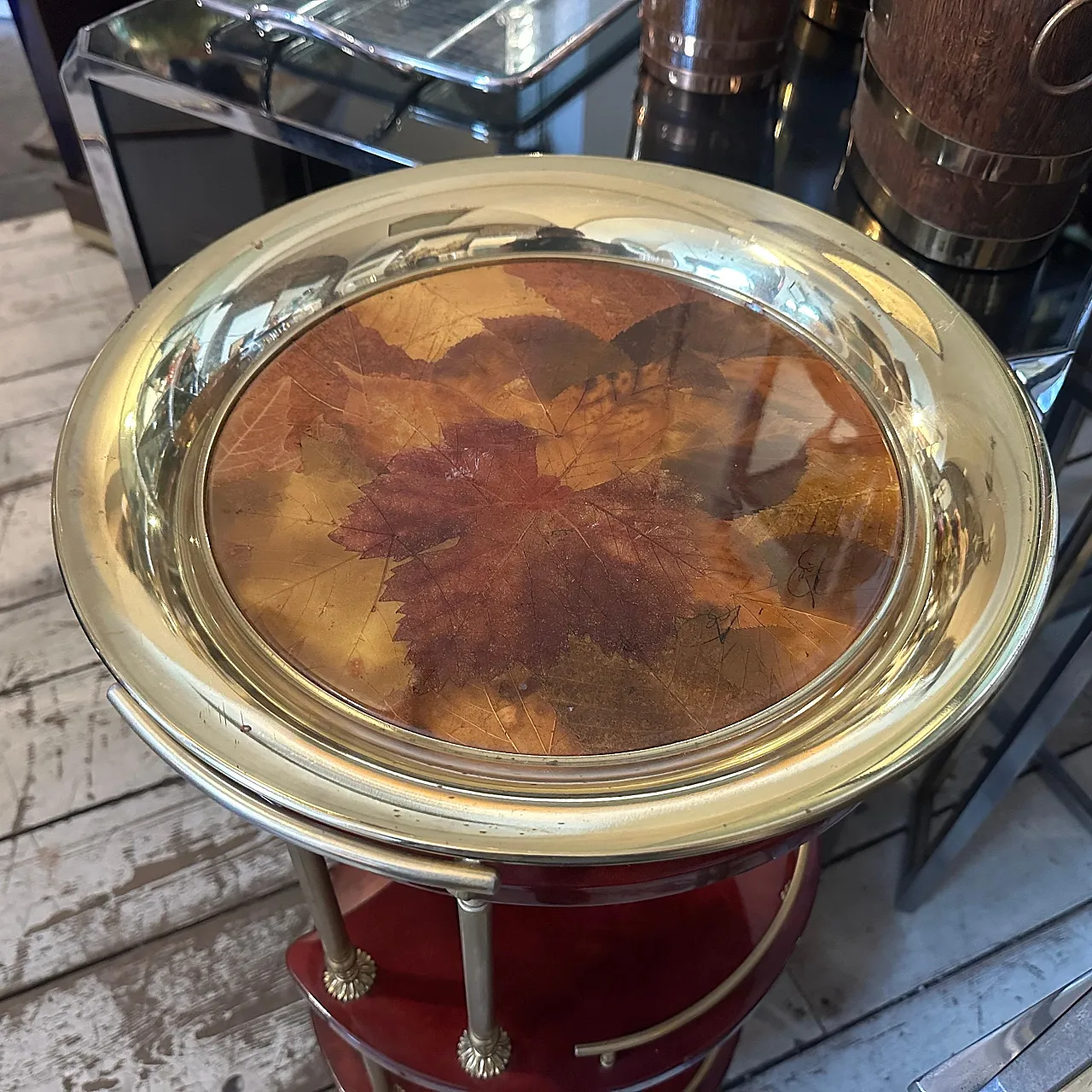 Vassoio rotondo in lucite e ottone, anni '70 14