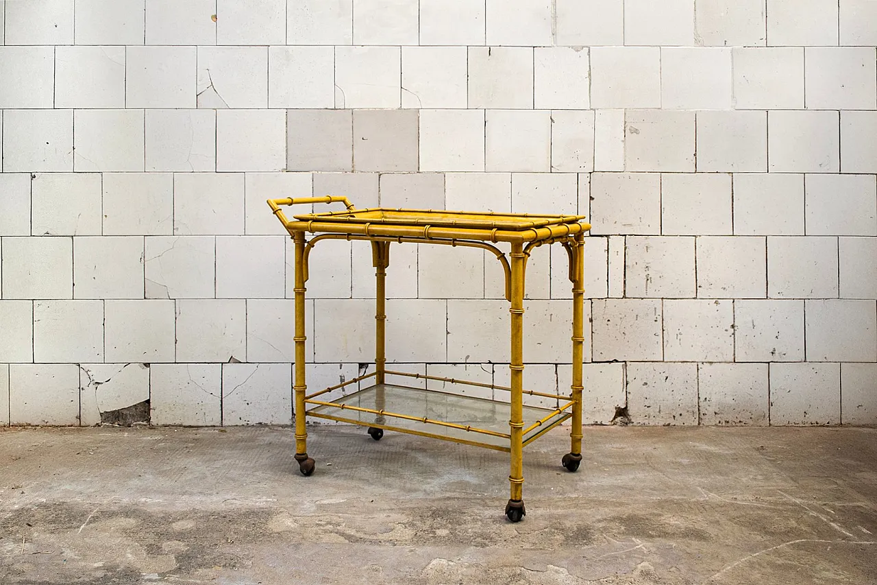 Carrello in metallo laccato e vetro con vassoio, anni '50 1
