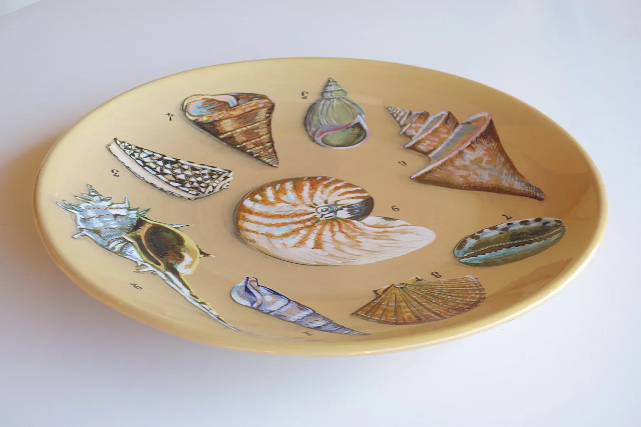 Coppia di piatti Shells and Pipes in ceramica dipinti a mano, anni '50 10
