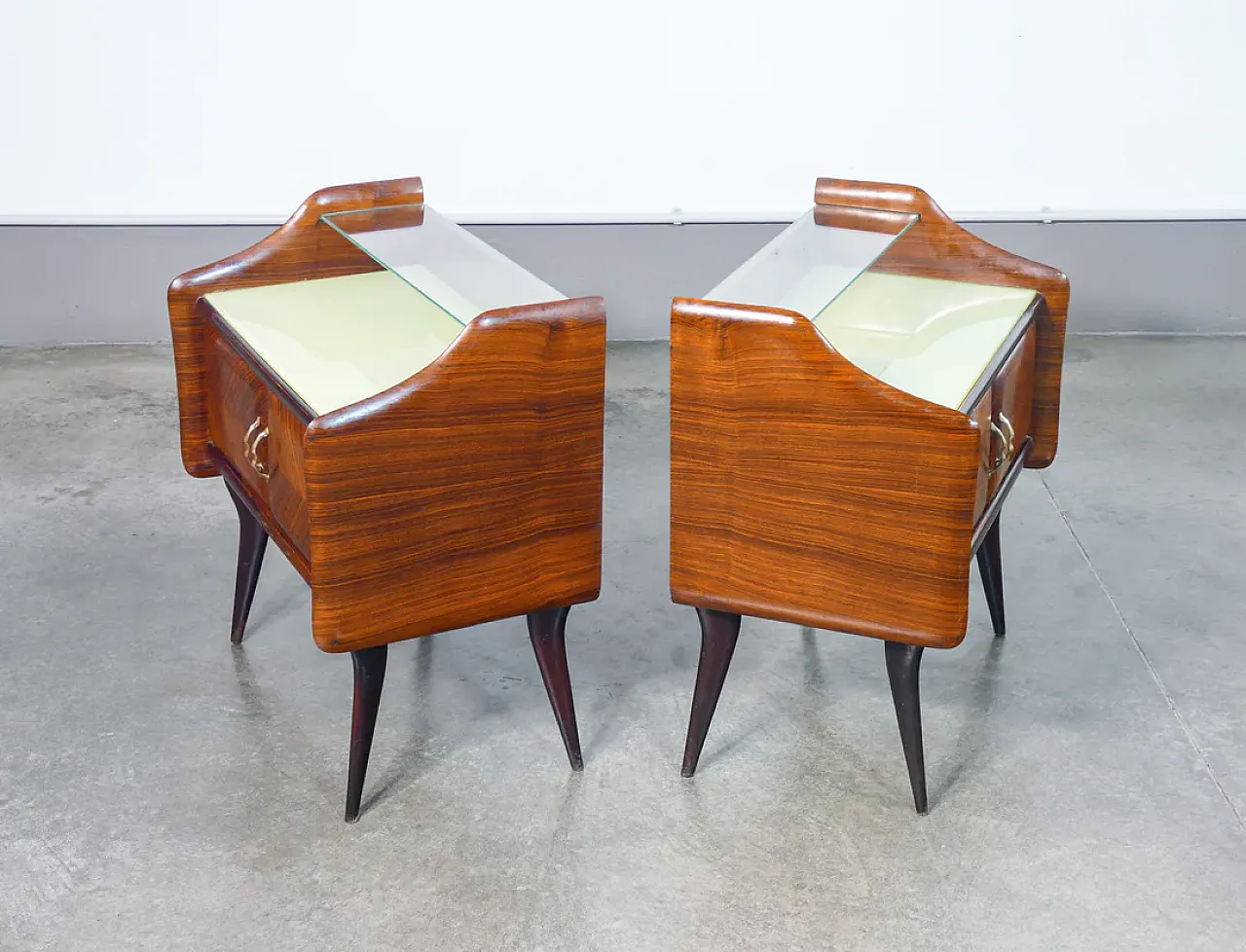 Coppia di comodini in legno e vetro, anni '40 6