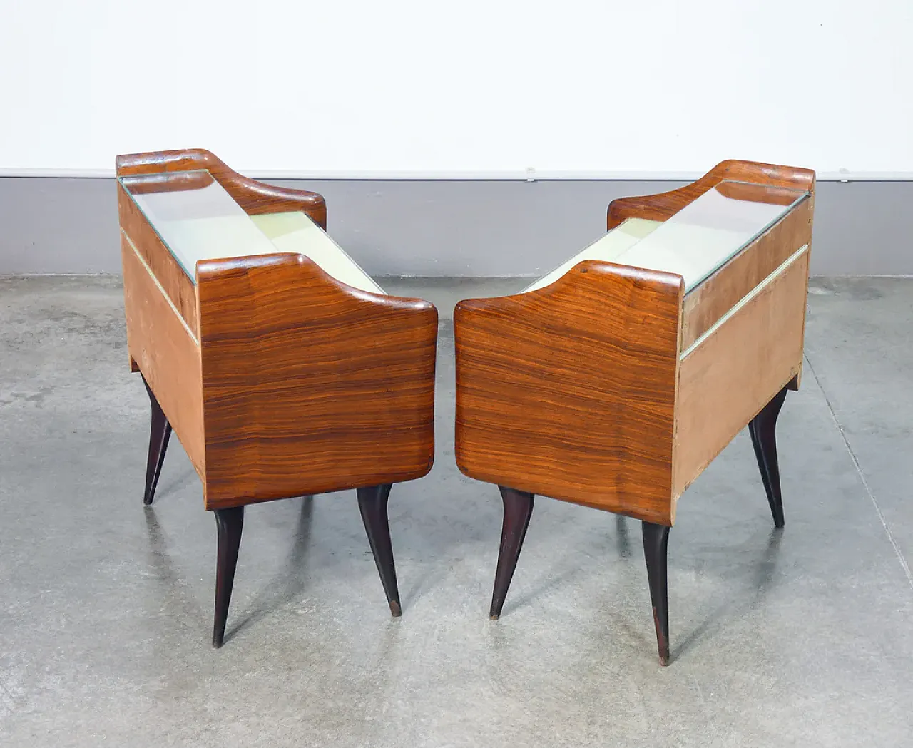 Coppia di comodini in legno e vetro, anni '40 8