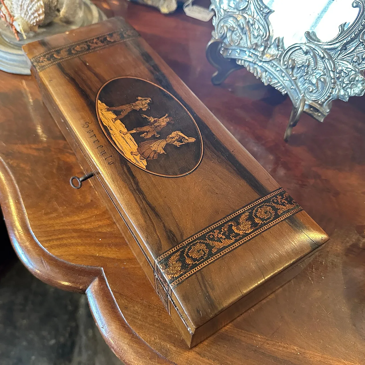 Inlaid walnut Sorrento box, 20th century 9