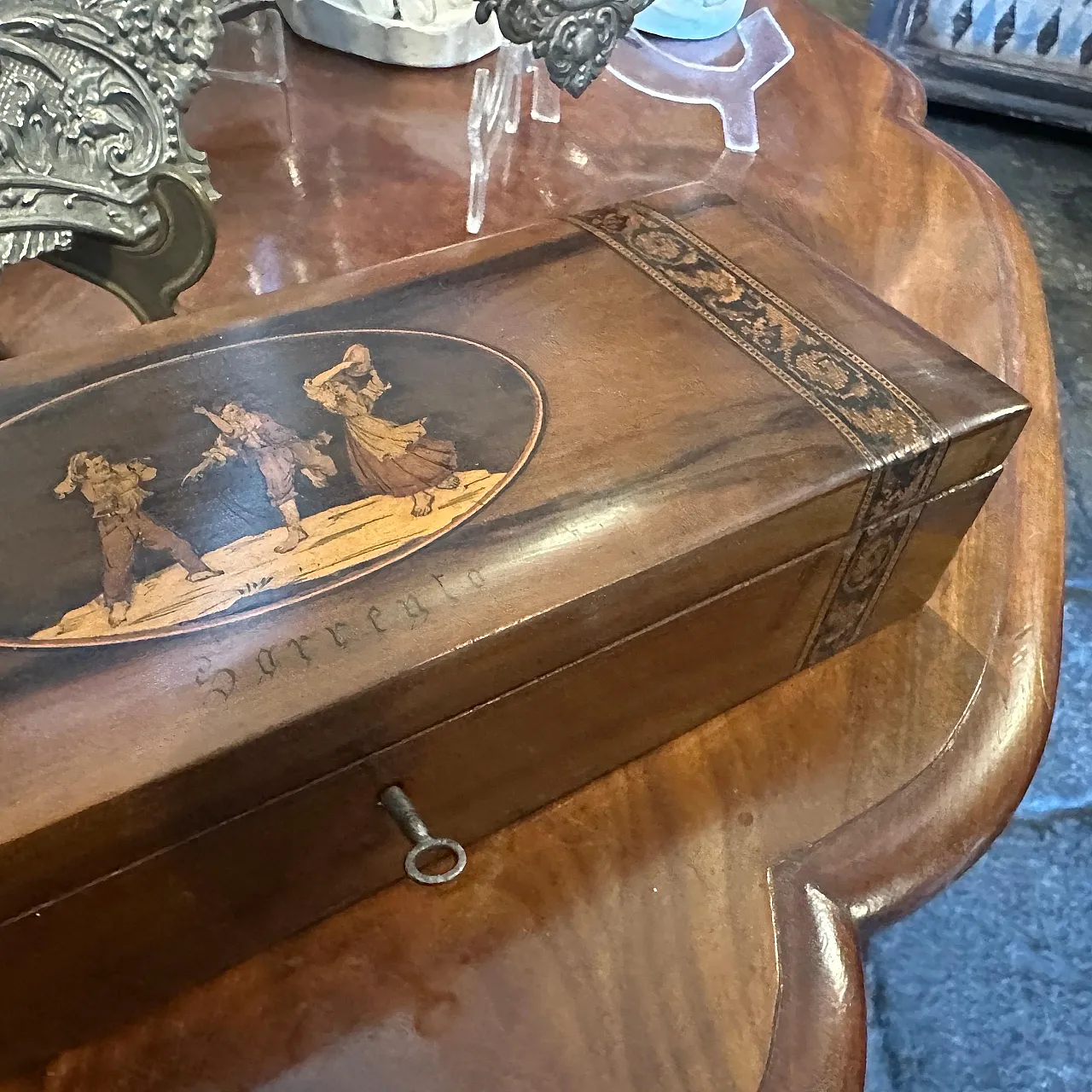 Inlaid walnut Sorrento box, 20th century 11