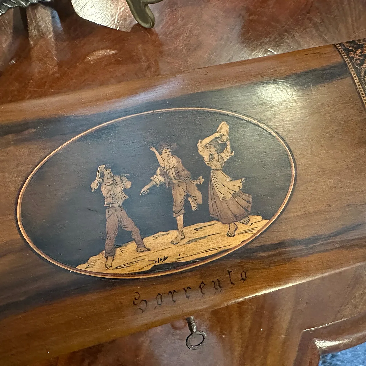 Inlaid walnut Sorrento box, 20th century 12