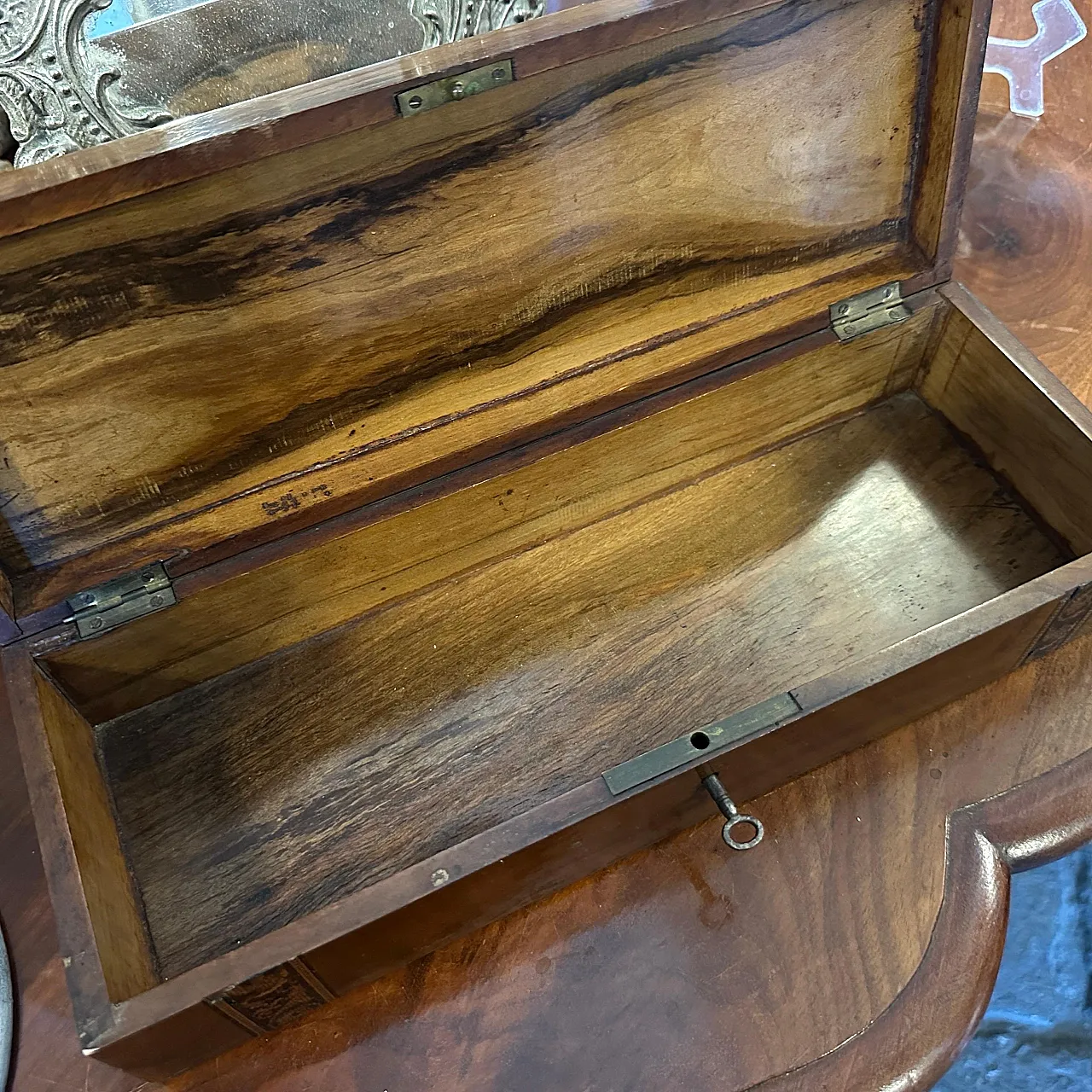 Inlaid walnut Sorrento box, 20th century 15