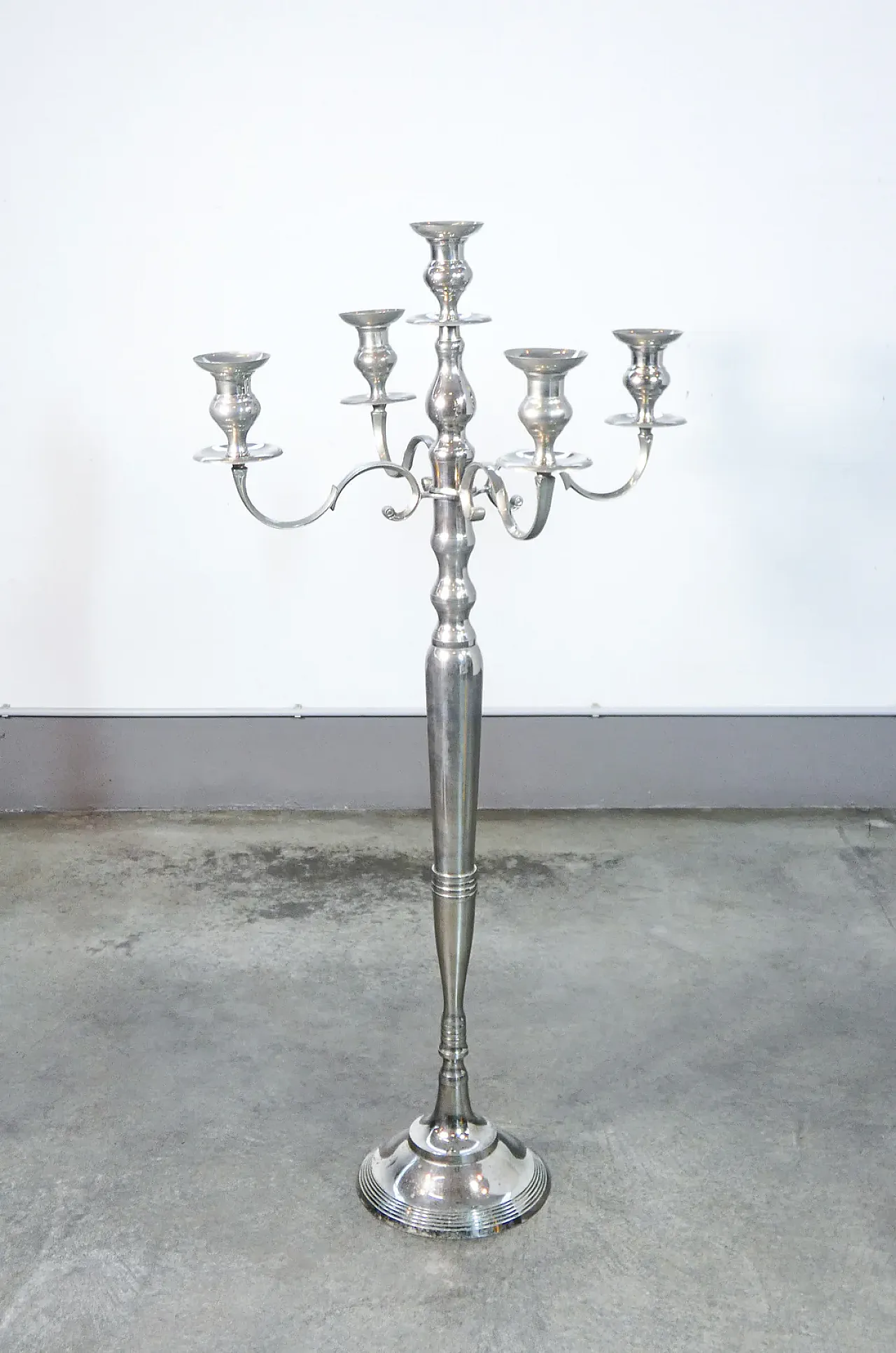 Candelabro da pavimento in metallo cromato, '900 1