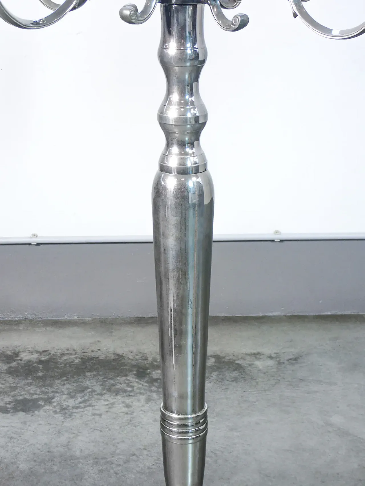 Candelabro da pavimento in metallo cromato, '900 8