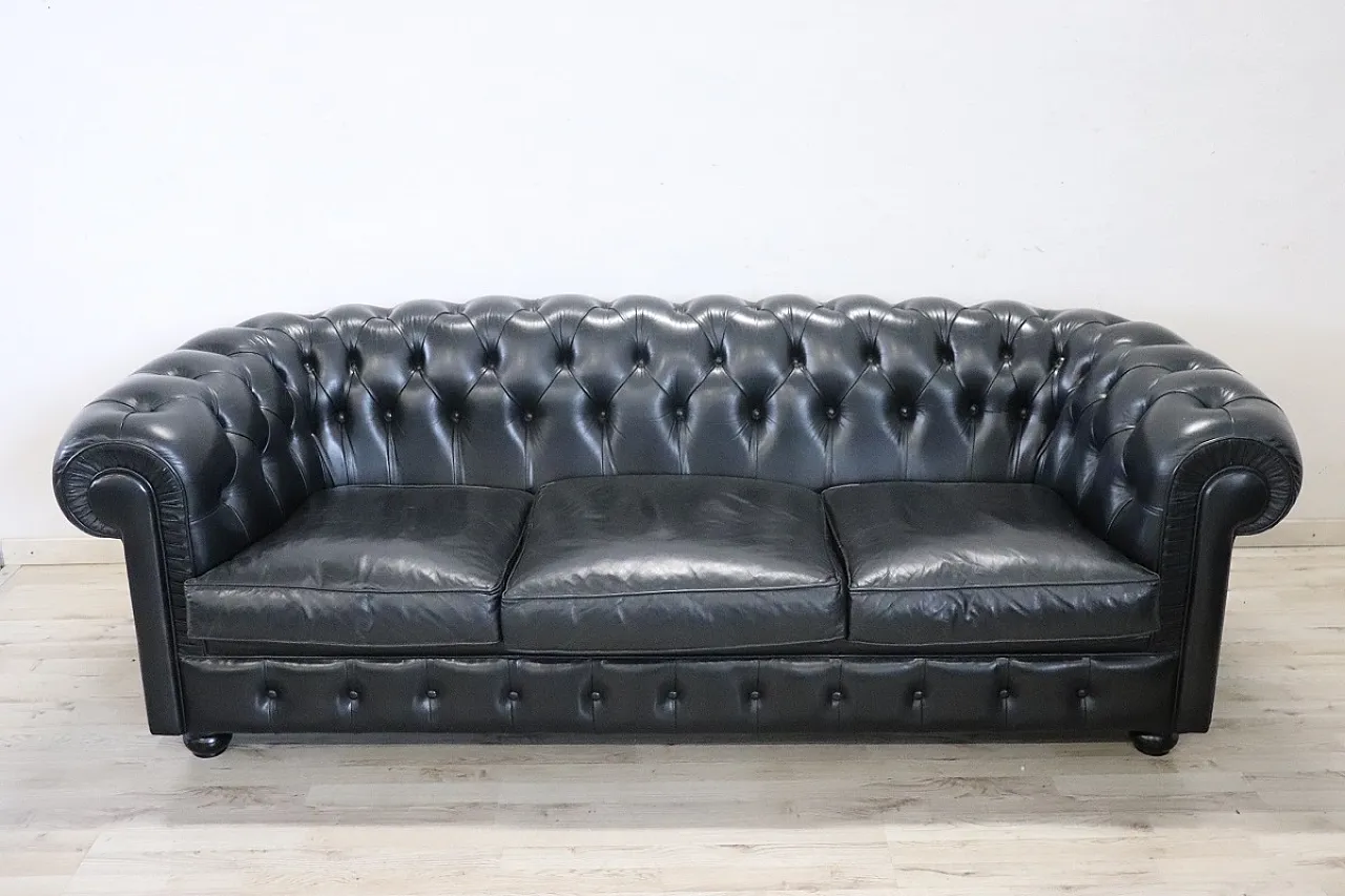 Divano e poltrona  stile Chesterfield in pelle nera, anni '80 3