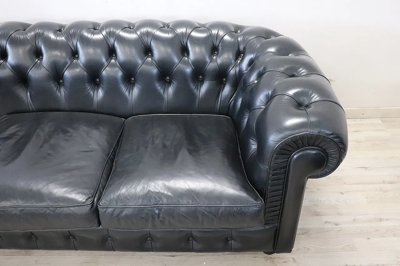 Divano e poltrona  stile Chesterfield in pelle nera, anni '80 4