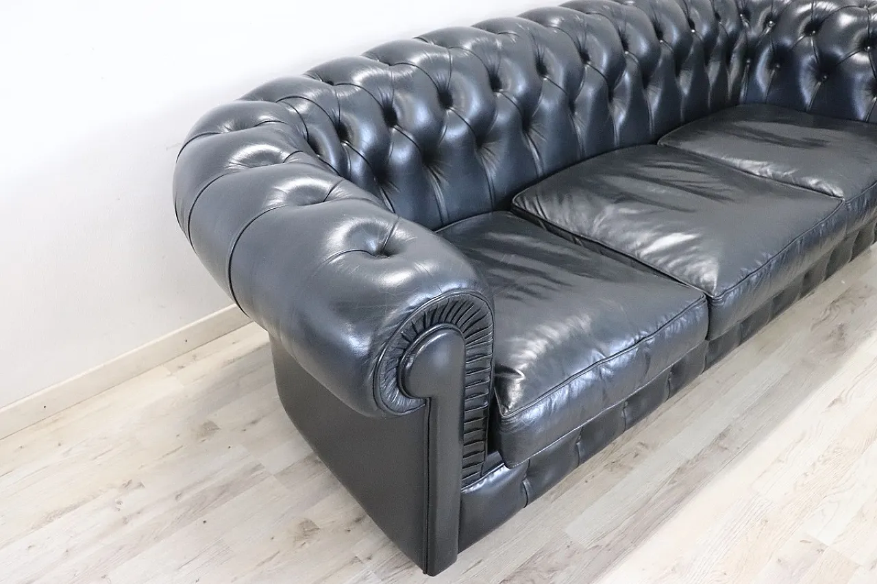 Divano e poltrona  stile Chesterfield in pelle nera, anni '80 6
