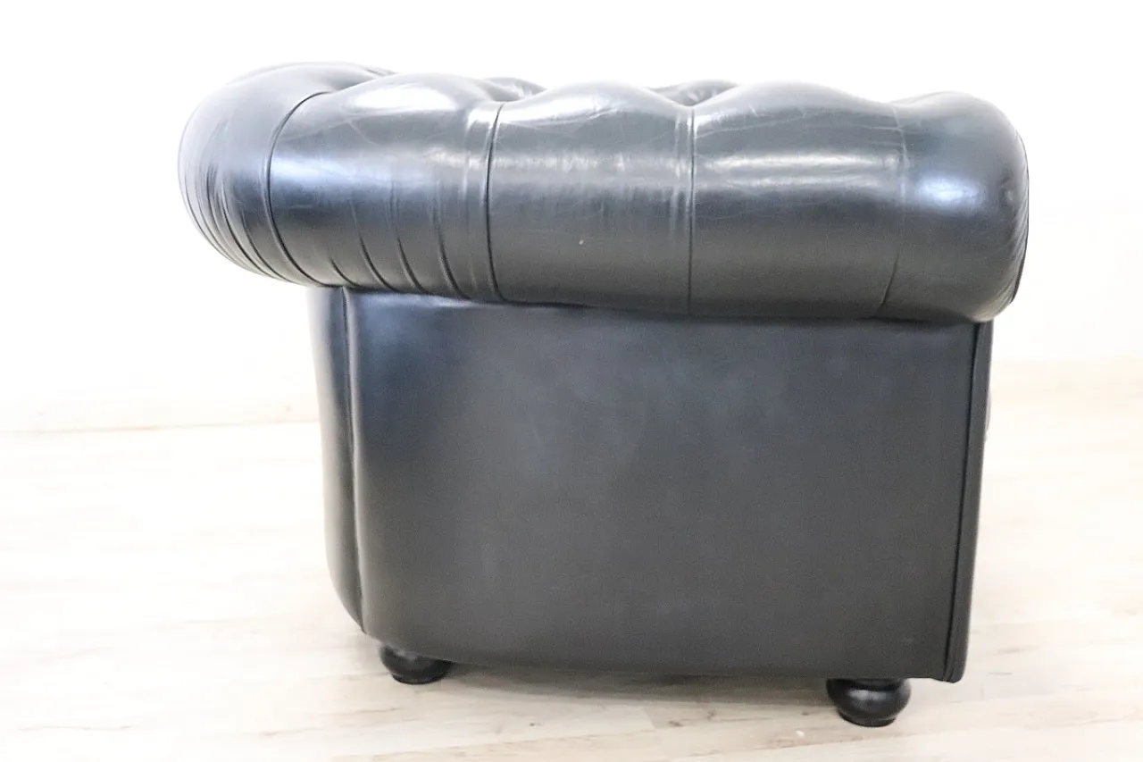 Divano e poltrona  stile Chesterfield in pelle nera, anni '80 14