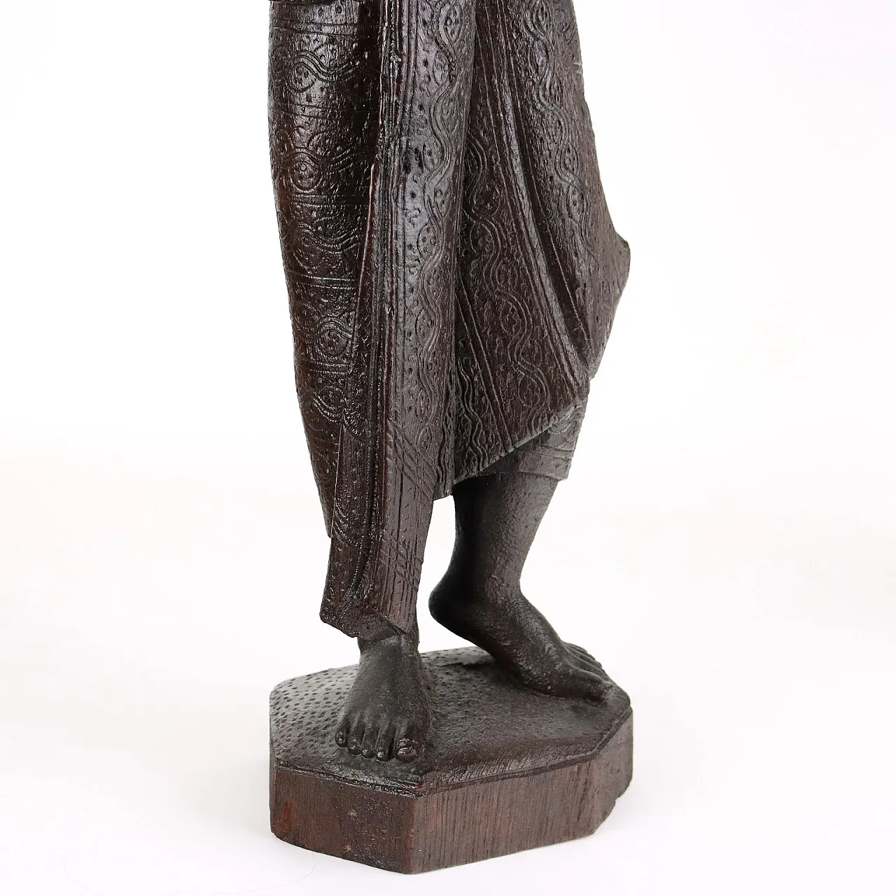 Coppia di sculture in legno raffiguranti figure birmane, inizio '900 5