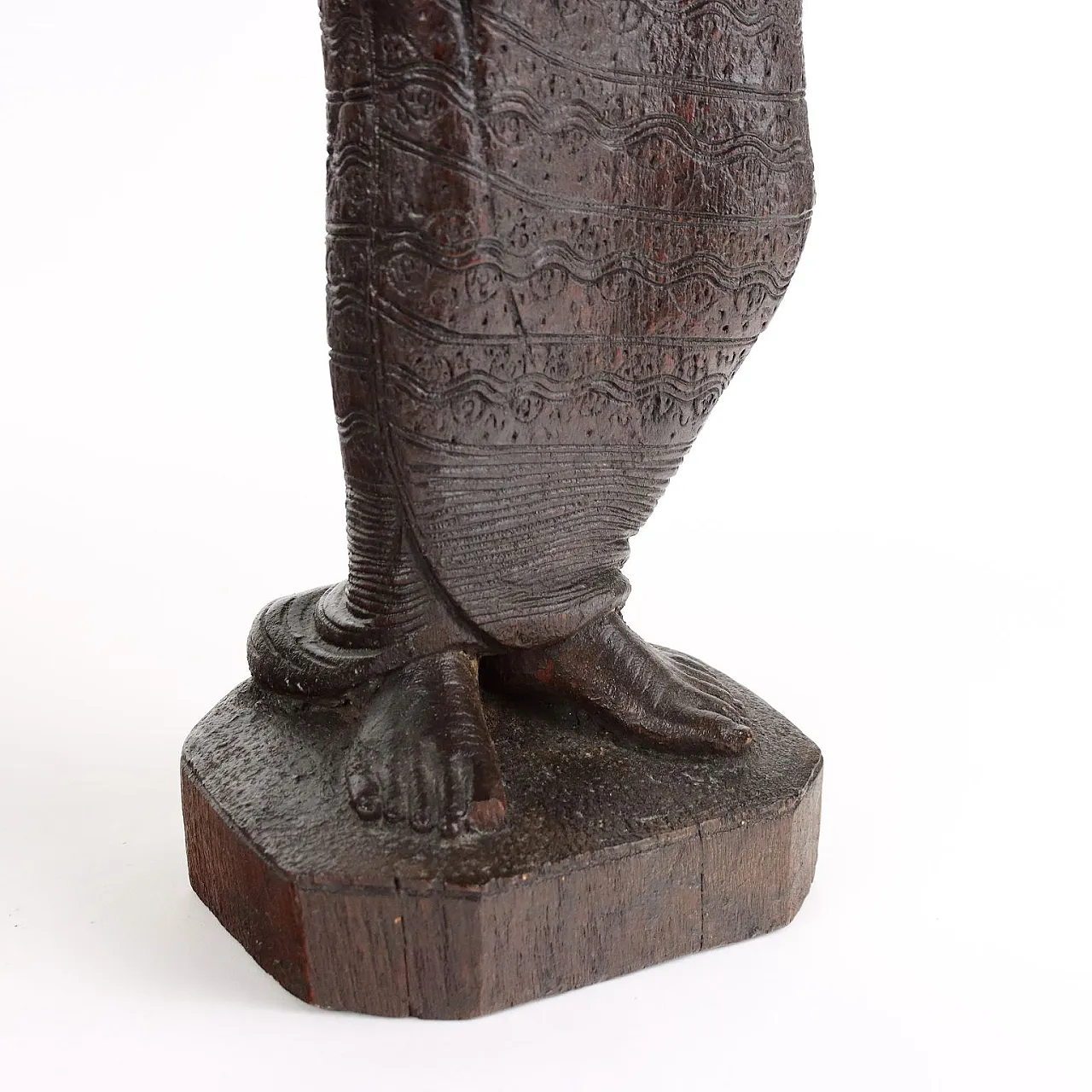 Coppia di sculture in legno raffiguranti figure birmane, inizio '900 8