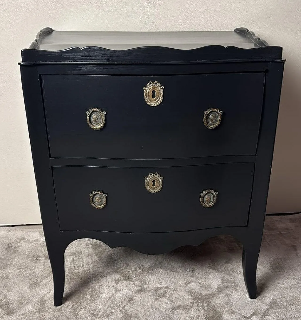Walnut and bronze chest of drawers in Louis XV style, 18th century 3