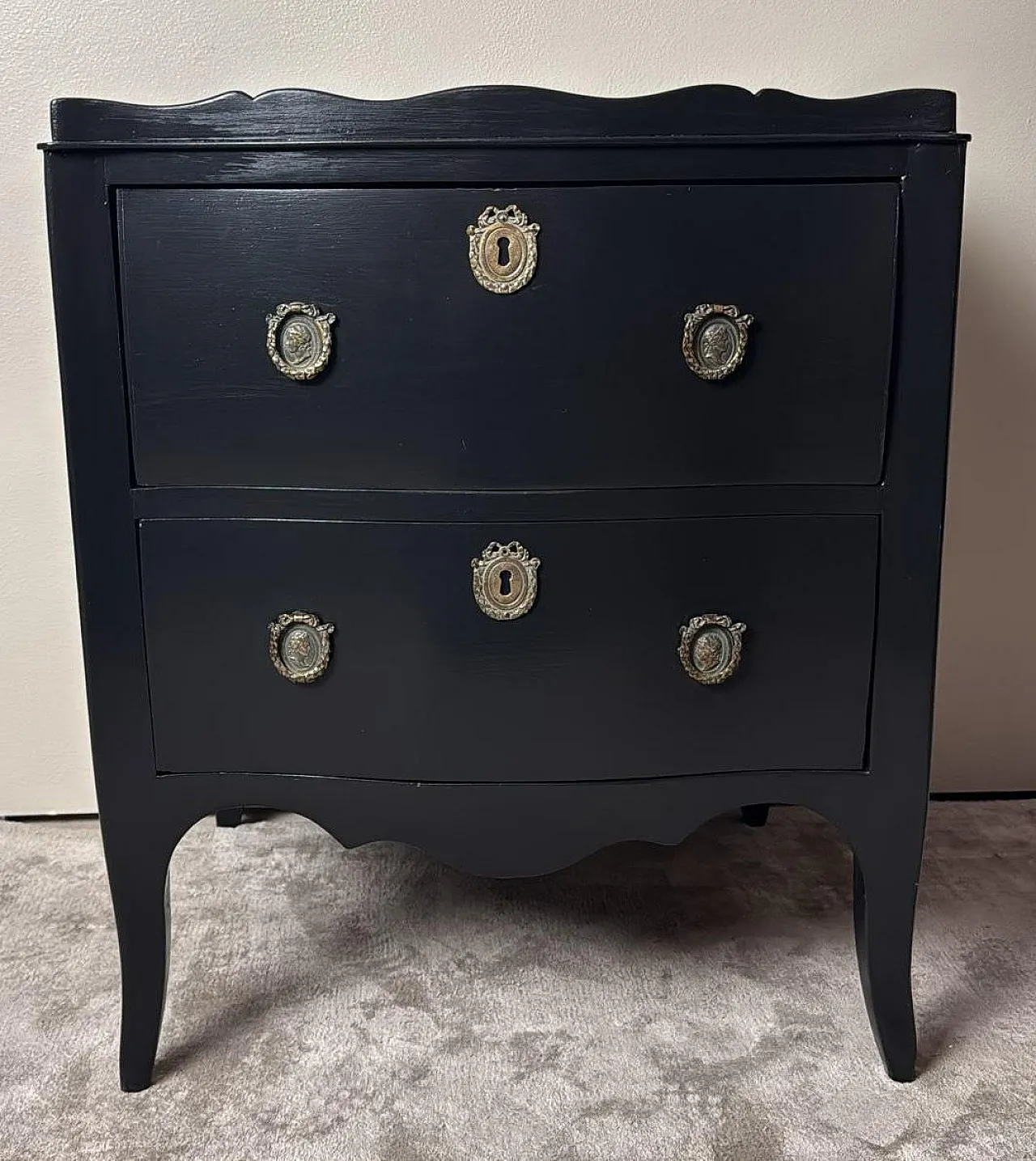 Walnut and bronze chest of drawers in Louis XV style, 18th century 4