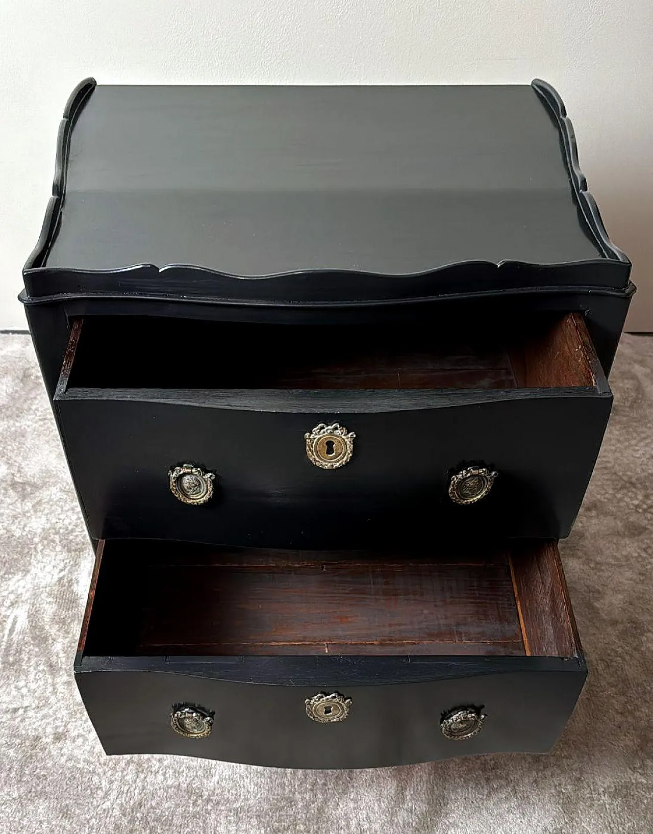 Walnut and bronze chest of drawers in Louis XV style, 18th century 7