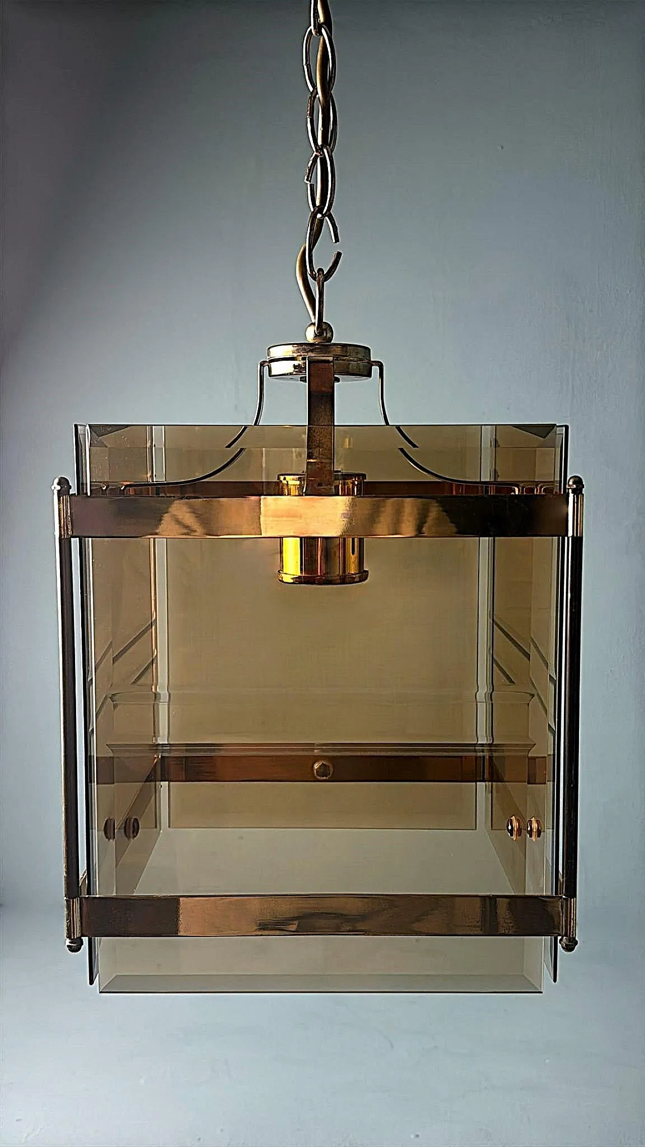 Lampadario in ottone stile Sciolari con vetro smussato fumé, anni '70 6