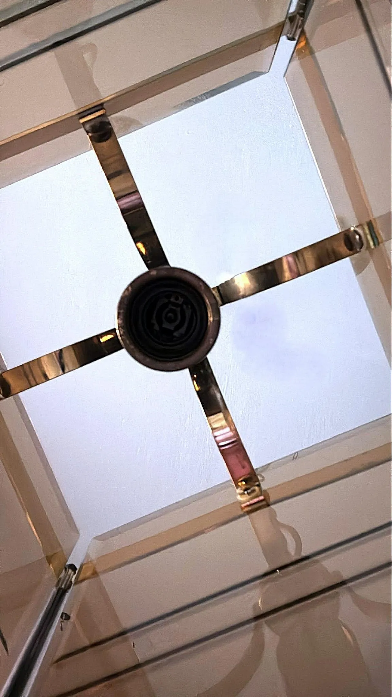 Lampadario in ottone stile Sciolari con vetro smussato fumé, anni '70 17