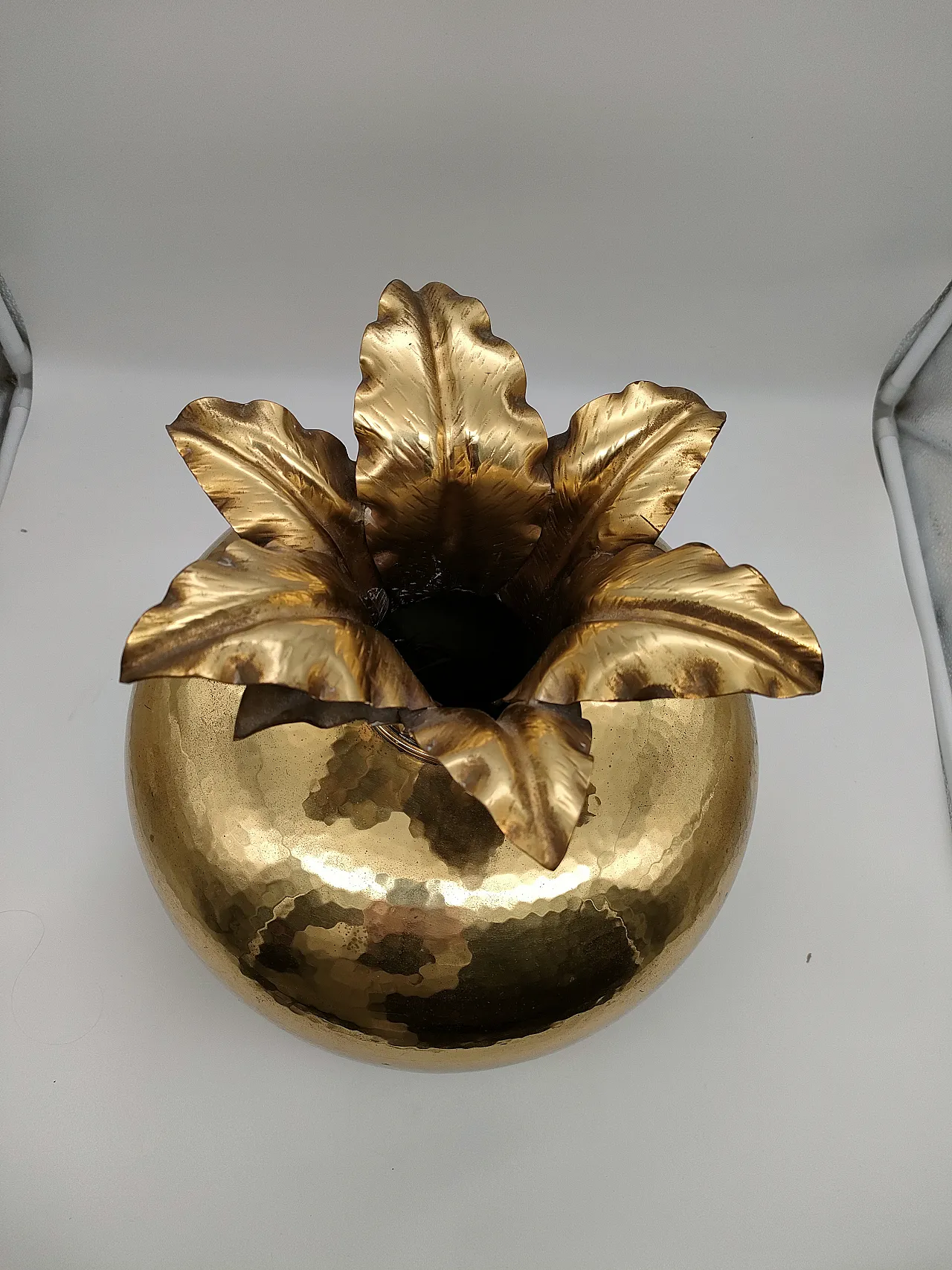 Vaso ottone by Tommaso Barbi, anni '70 2