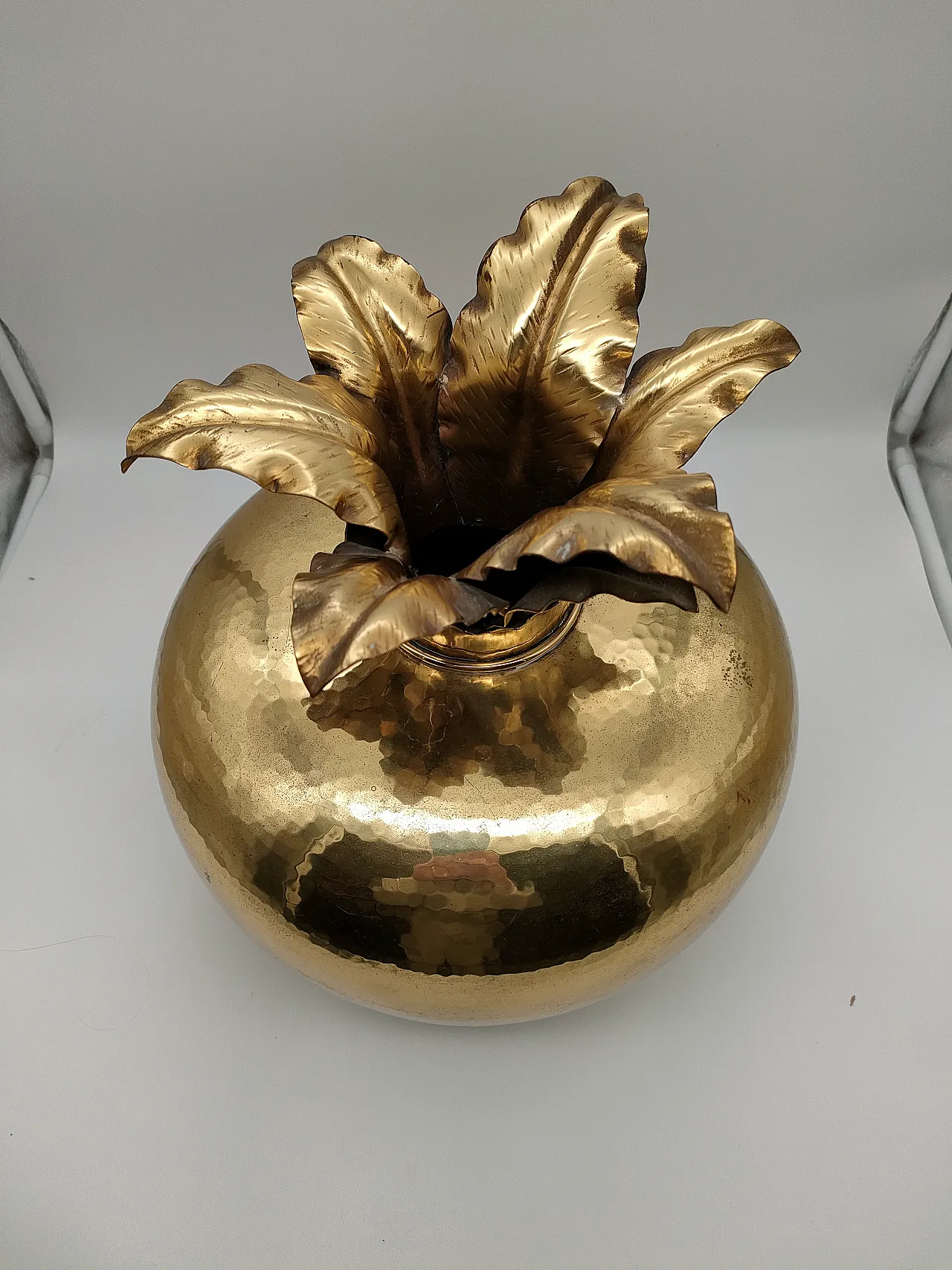 Vaso ottone by Tommaso Barbi, anni '70 11