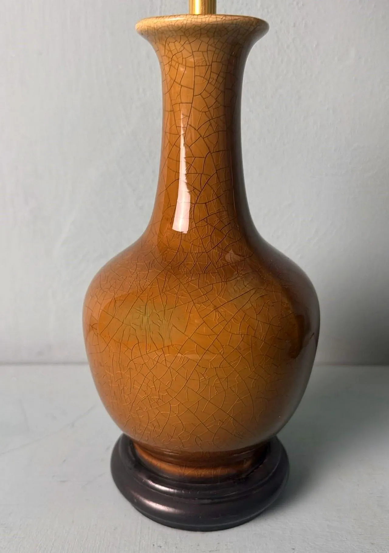 Coppia di lampade in porcellana smaltata e legno, anni '50 14