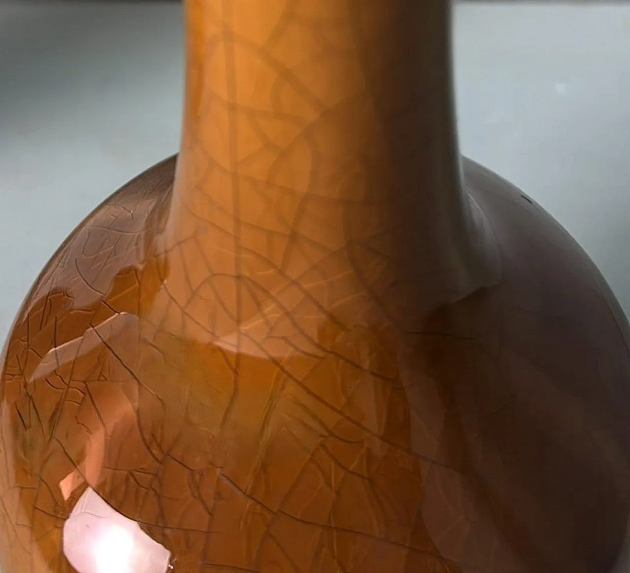 Coppia di lampade in porcellana smaltata e legno, anni '50 15