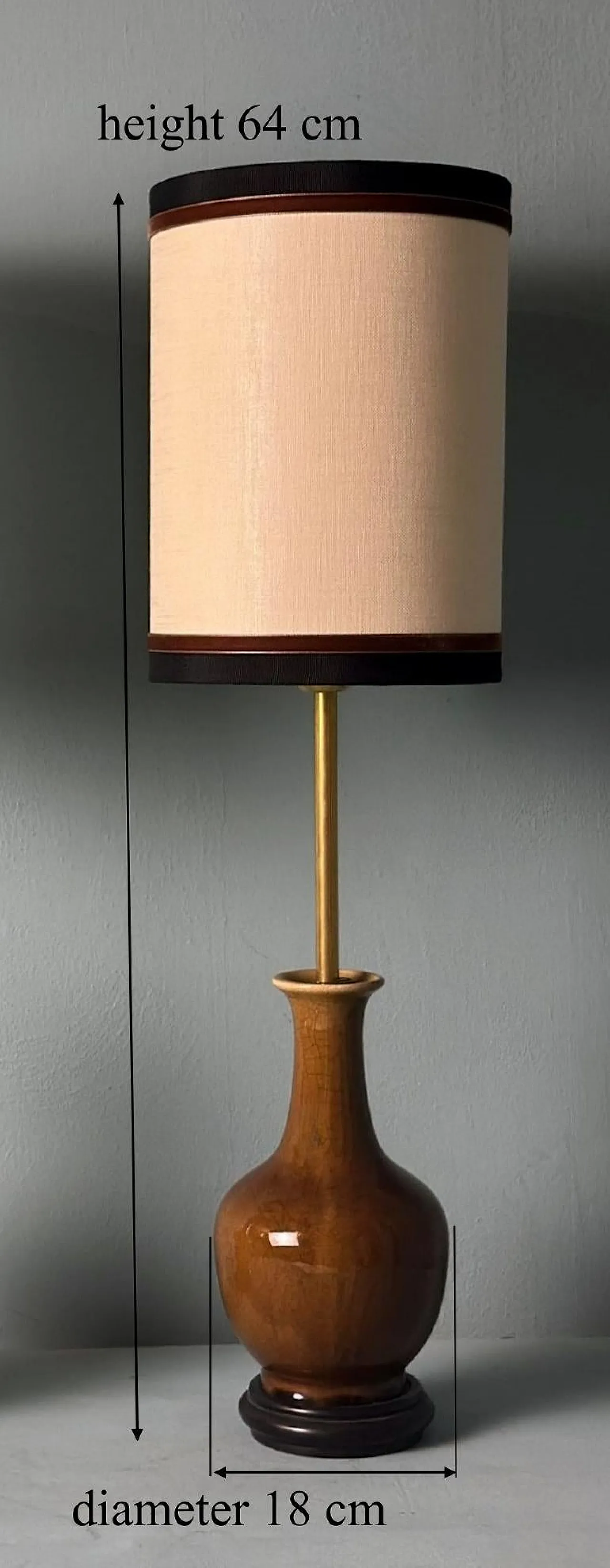 Coppia di lampade in porcellana smaltata e legno, anni '50 20