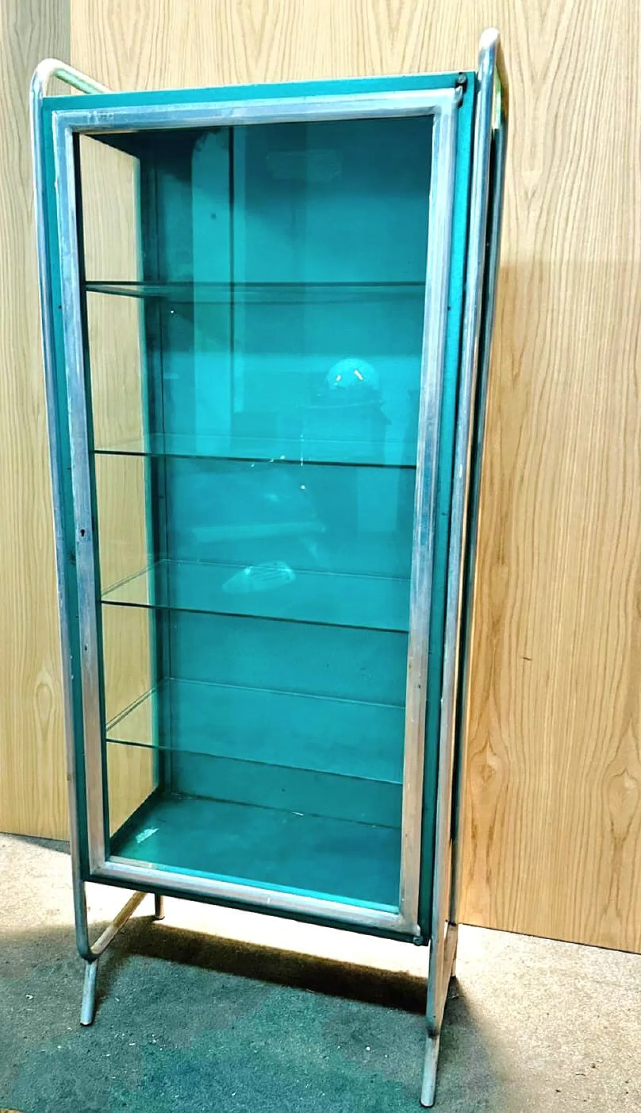 Medical showcase, 50s 3