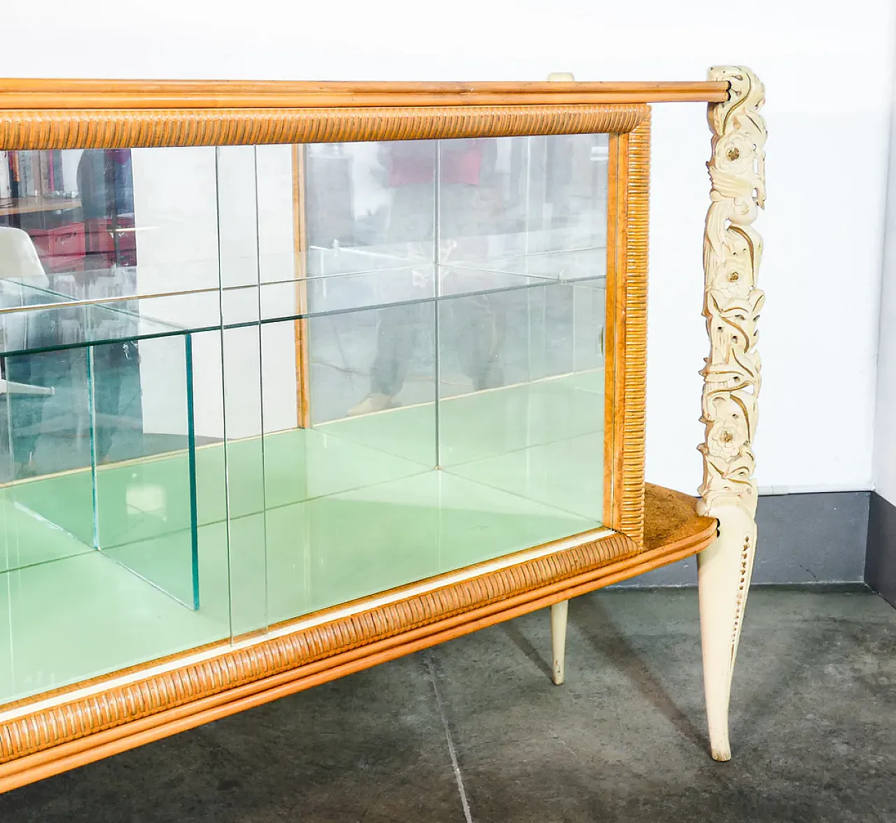 Credenza in legno e vetro, anni '40 10