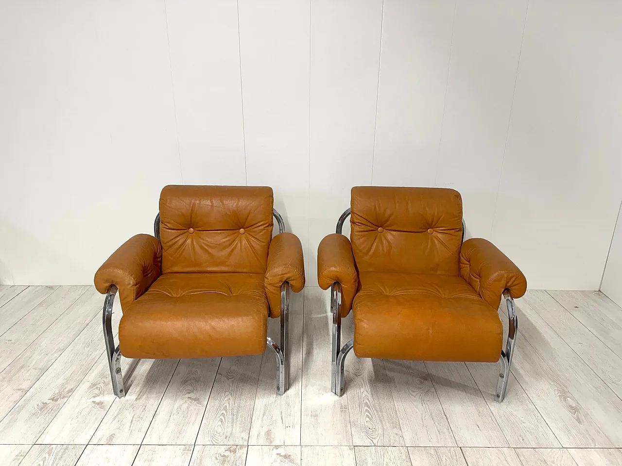 Coppia di poltrone in pelle, anni '70 5