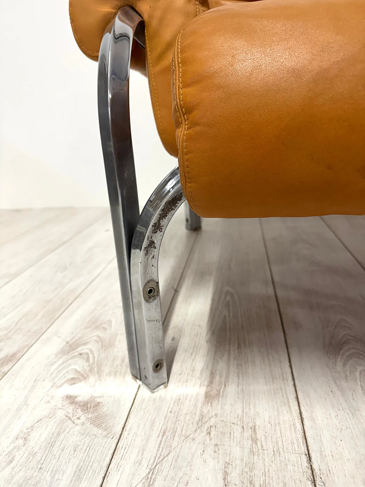 Coppia di poltrone in pelle, anni '70 6