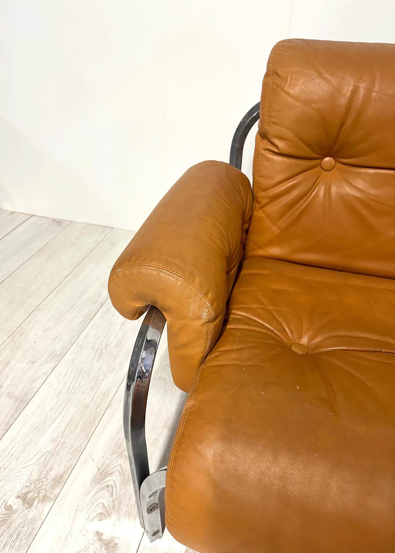 Coppia di poltrone in pelle, anni '70 9