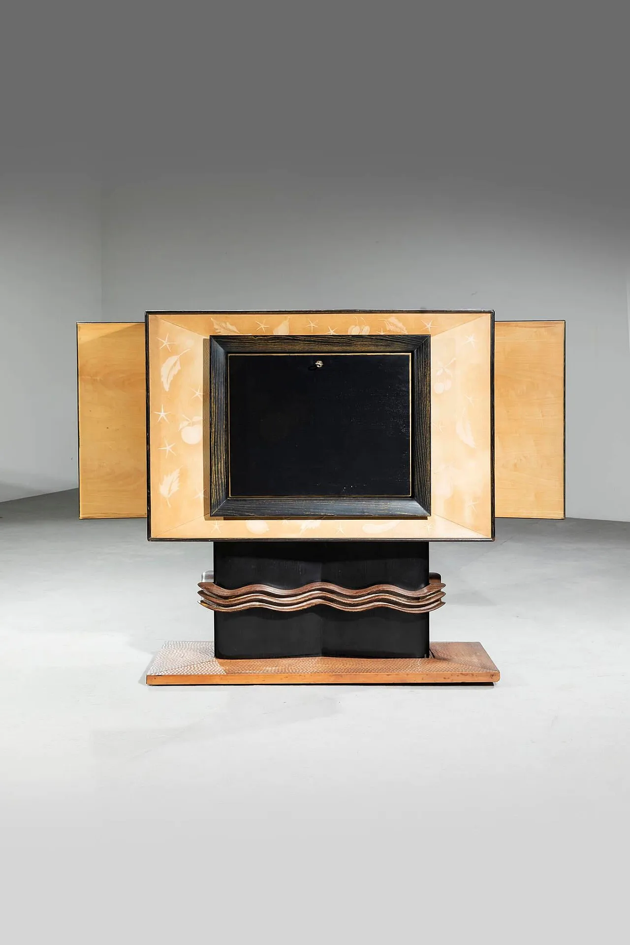 Bar cabinet by Vittorio Valabrega for Valabrega, 1940s 3