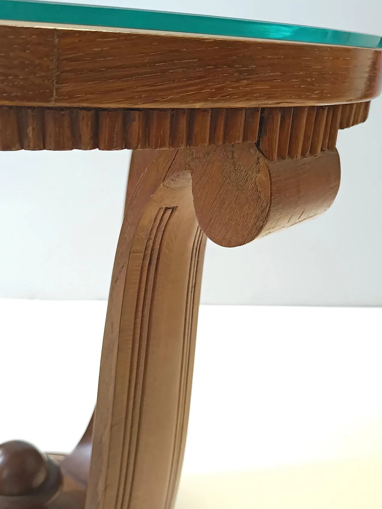 Tavolino rotondo in rovere e vetro Art Déco, anni '40 7
