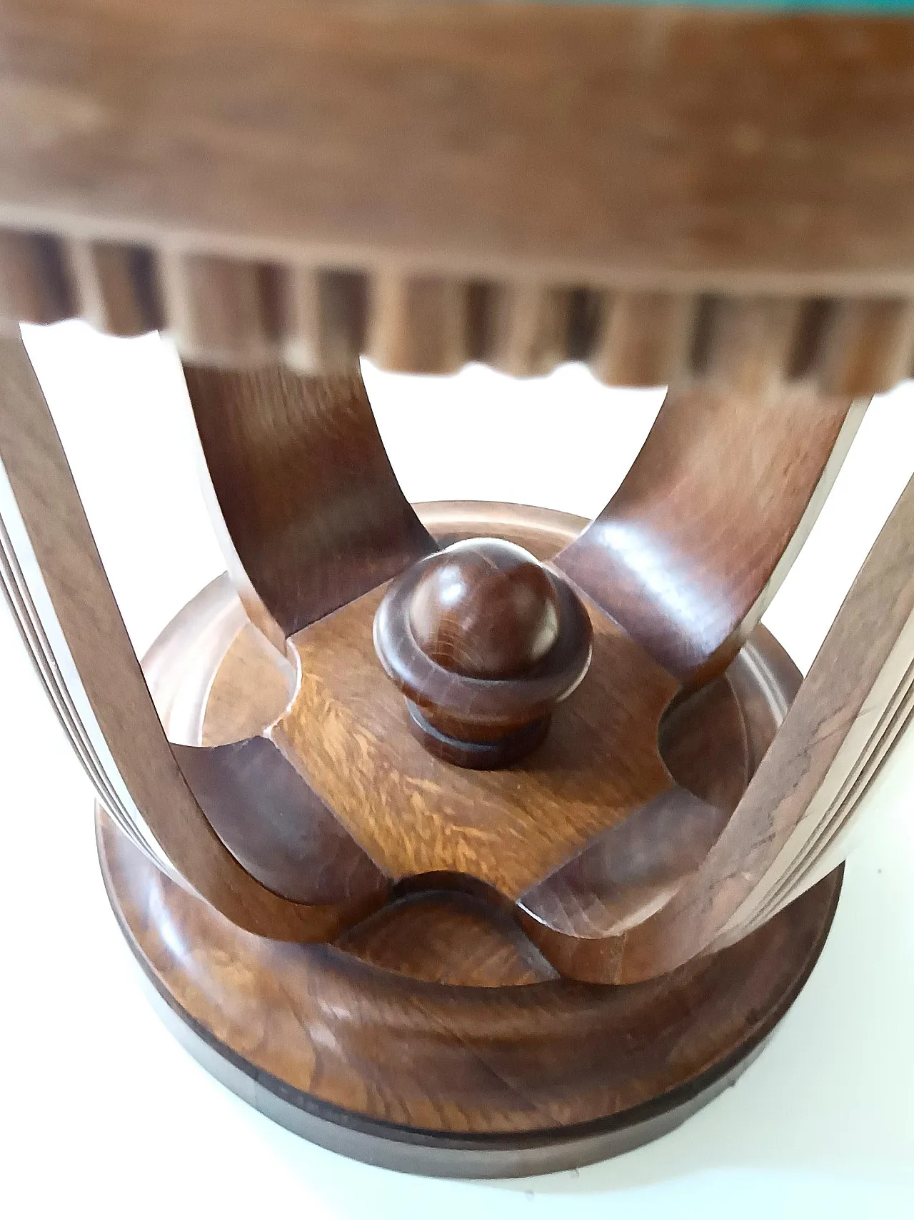 Tavolino rotondo in rovere e vetro Art Déco, anni '40 9