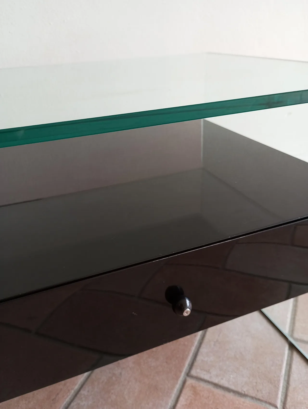 Comodino “Secret” in vetro e legno laccato nero. Italia anni ‘90 5