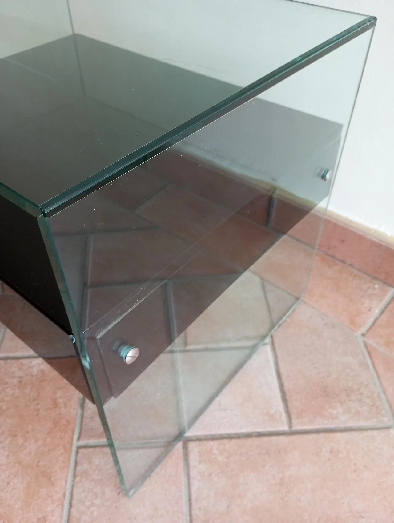 Comodino “Secret” in vetro e legno laccato nero. Italia anni ‘90 6