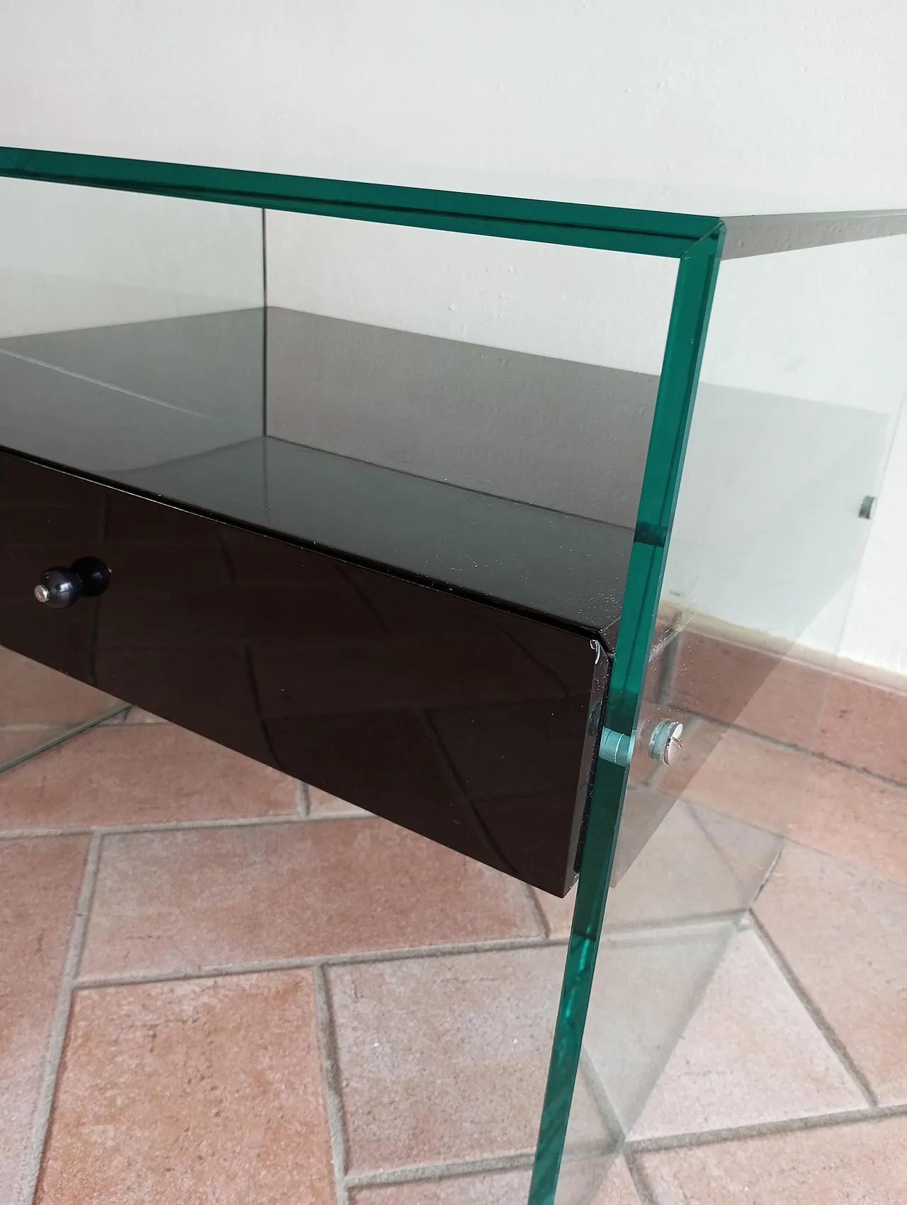 Comodino “Secret” in vetro e legno laccato nero. Italia anni ‘90 7