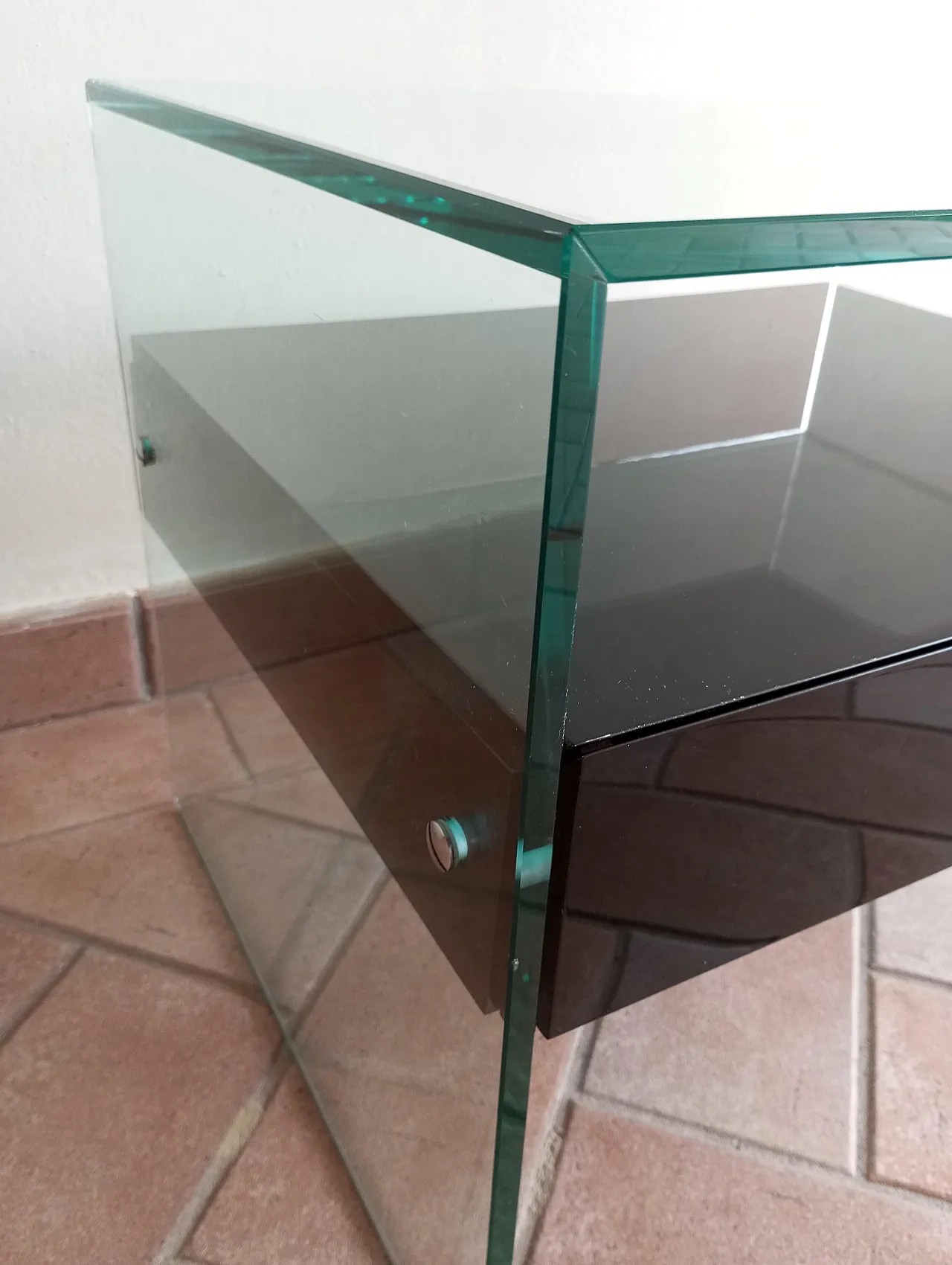 Comodino “Secret” in vetro e legno laccato nero. Italia anni ‘90 9