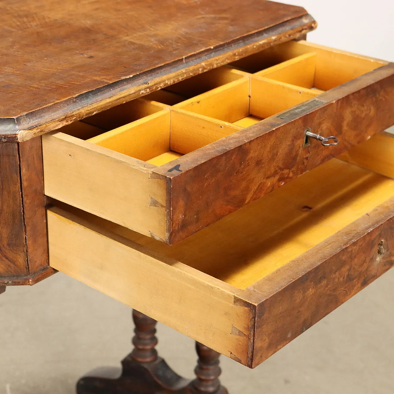 Tavolino da lavoro Luigi Filippo in noce e abete laccato, metà '800 3