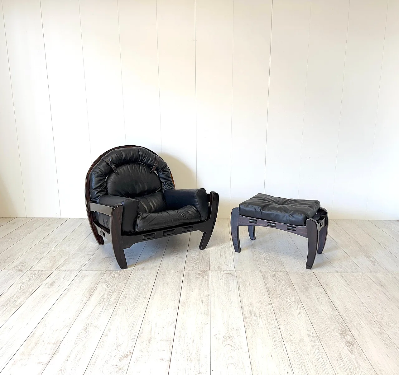 Poltrona e pouf Rancero di Luciano Frigerio, anni '70 3