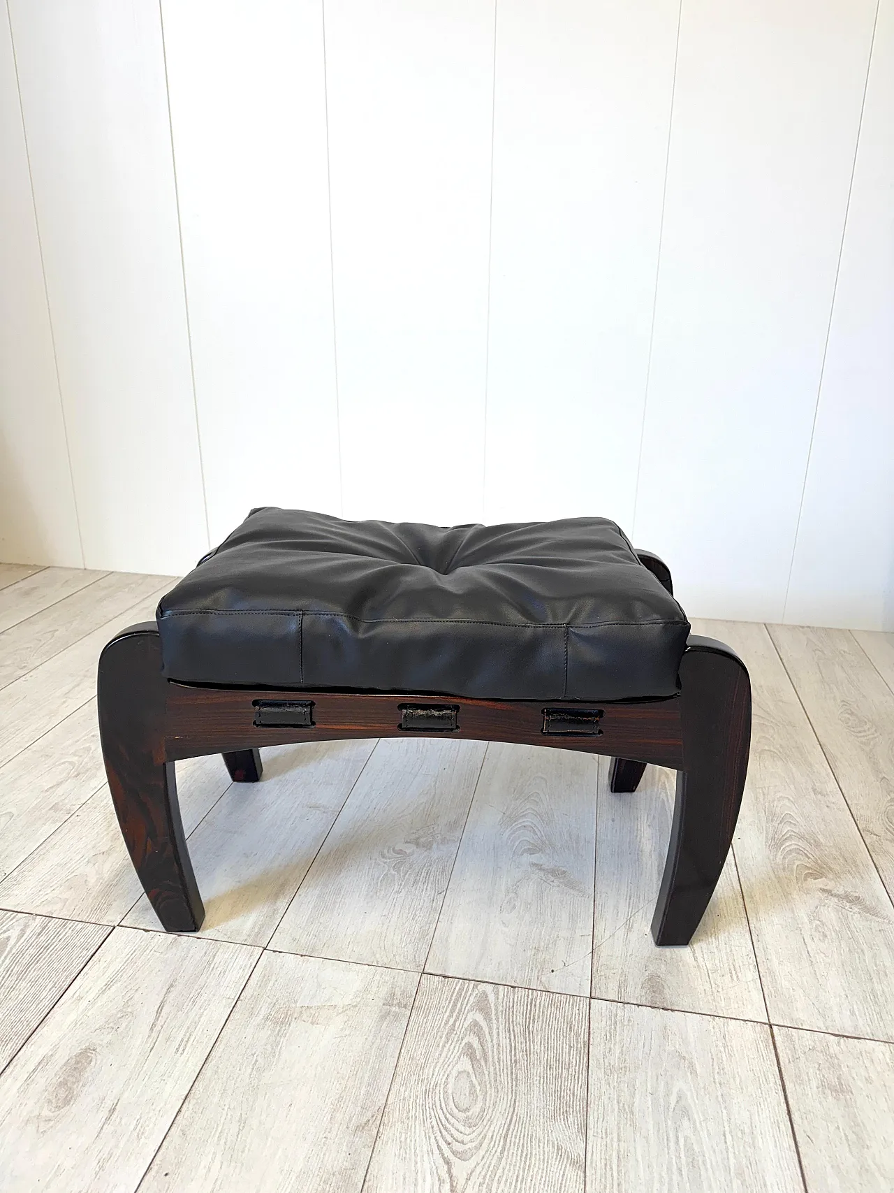 Poltrona e pouf Rancero di Luciano Frigerio, anni '70 9