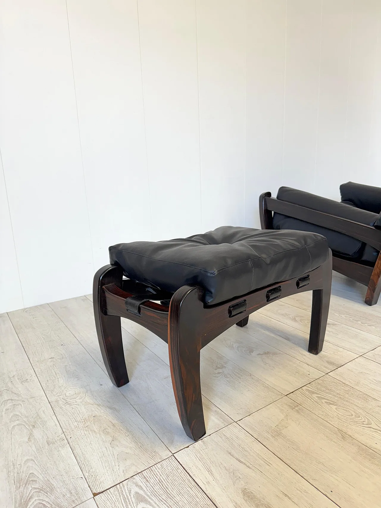 Poltrona e pouf Rancero di Luciano Frigerio, anni '70 10