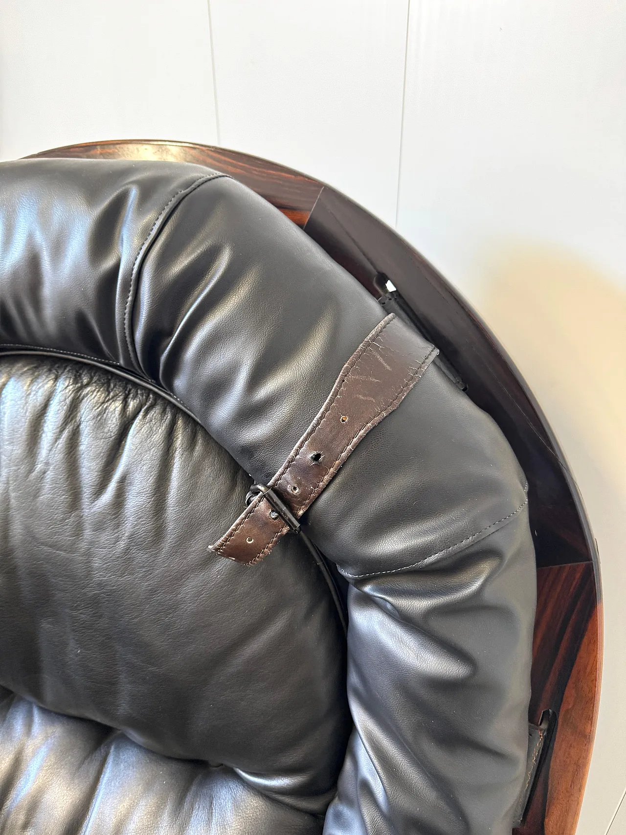 Poltrona e pouf Rancero di Luciano Frigerio, anni '70 13