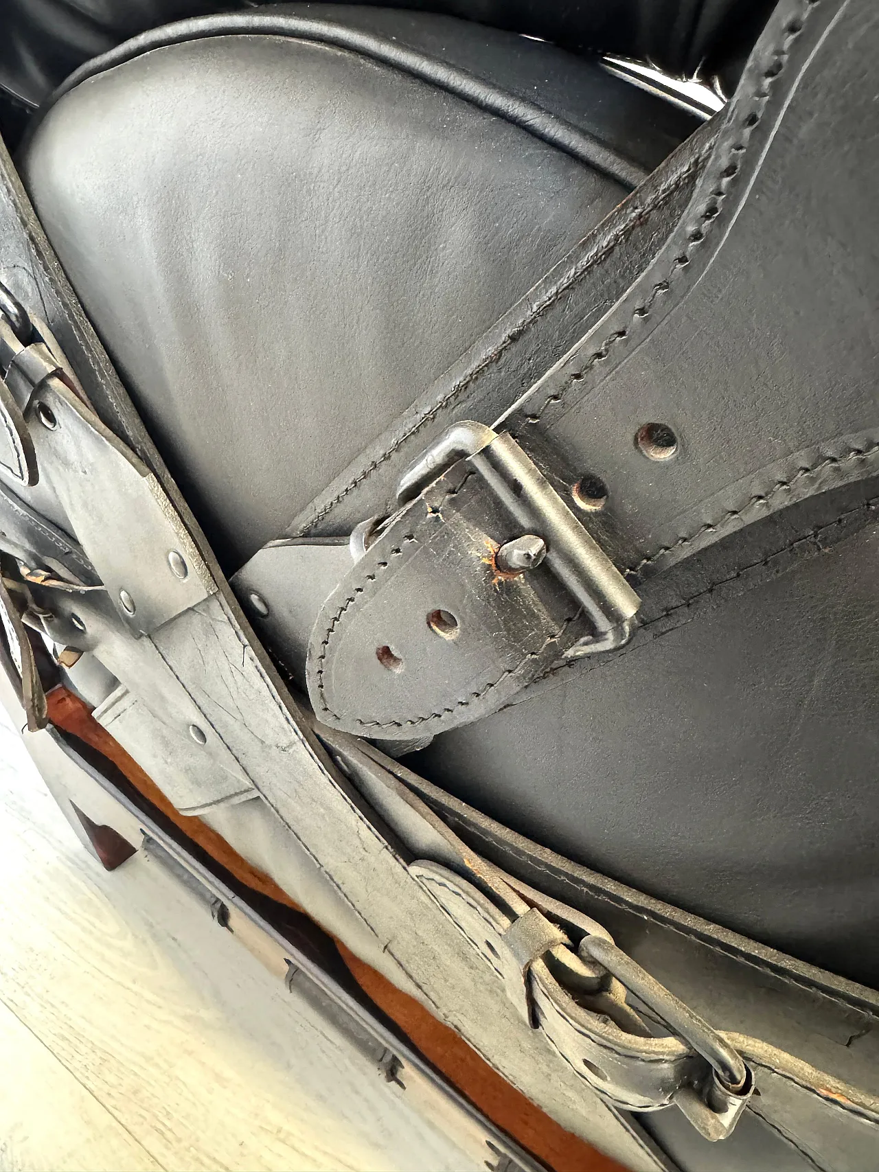 Poltrona e pouf Rancero di Luciano Frigerio, anni '70 14